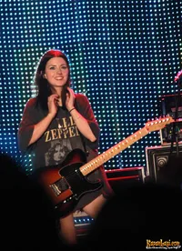 Foto Blood Red Shoes