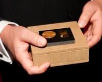 Foto Gold Dispnsed From The Gold