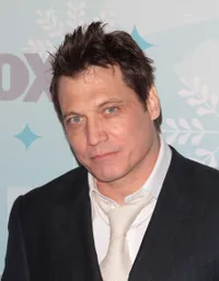 Foto Holt Mccallany