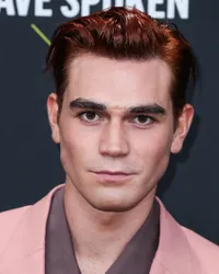 Foto Kj Apa