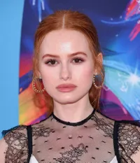 Foto Madelaine Petsch