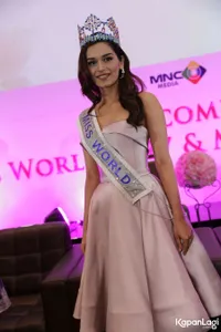 Foto Manushi Chhillar