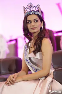 Foto Manushi Chhillar