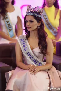 Foto Manushi Chhillar