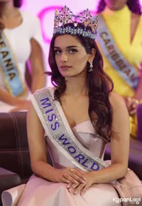 Foto Manushi Chhillar