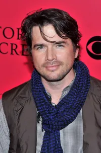 Foto Matthew Settle