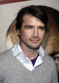 Foto Matthew Settle
