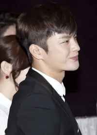Foto Seo In Guk