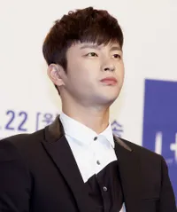 Foto Seo In Guk