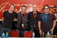 Foto Vertical Horizon