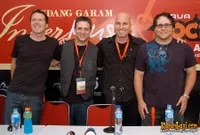 Foto Vertical Horizon