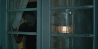 11 Film tentang Tetangga Baru yang Menyimpan Rahasia, Banyak Plot Twist Tak Terduga