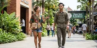 5 Perbedaan Kepribadian Orang yang Suka Memakai Tas Selempang dan Tas Ransel