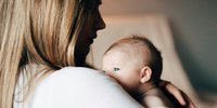 6 Arti Mimpi Menggendong Bayi Laki-laki Menurut Primbon Jawa, Benarkah Pertanda Keberuntungan?