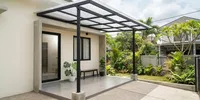 7 Desain Kanopi Tiang Teras Terbaik untuk Hunian Anda, Pesona Fasad Modern