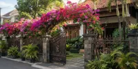 8 Tanaman yang Justru Membuat Pagar Rumah Terlihat Lebih Mewah, Tampil Teduh dan Elegan