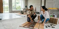 9 Pertimbangan Penting Sebelum Memasang Lantai Kayu Agar Hunian Makin Estetik dan Awet