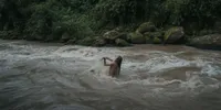 Arti Mimpi Hanyut di Air Sungai yang Deras Menurut Psikologi dan Tradisi Spiritual