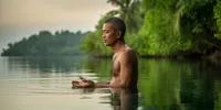 Arti Mimpi Main Air Menurut Psikologi, Primbon Jawa, dan Perspektif Spiritual