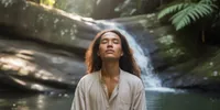 Arti Mimpi Mandi di Air Mengalir: Makna Spiritual, Psikologis, dan Tafsir Lengkap