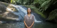 Arti Mimpi Mandi di Air Mengalir dan Tafsir Lengkapnya dari Berbagai Perspektif