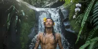 Arti Mimpi Mandi di Air Terjun Menurut Psikologi, Primbon Jawa, dan Spiritual