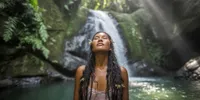 Arti Mimpi Mandi di Air Terjun yang Jernih, Ini Tafsir Lengkapnya dari Psikologi hingga Primbon Jawa