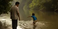 Arti Mimpi Melihat Anak Berenang di Air Keruh: Panduan Lengkap Tafsir dan Maknanya