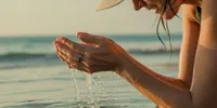 Arti Mimpi Membasuh Muka dengan Air Laut, Tafsir Lengkap dari Primbon hingga Psikologi