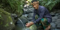 Arti Mimpi Menemukan Mata Air Jernih: Tafsir Lengkap Menurut Psikologi, Spiritual, dan Primbon Jawa