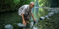 Arti Mimpi Nyebrang Sungai Air Jernih: Tafsir Psikologi, Spiritual, dan Islam