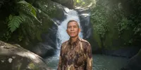 Arti Mimpi Pergi ke Air Terjun: Tafsir Psikologi, Spiritual, hingga Primbon Jawa