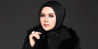 Begini Cara Pedangdut Neng Dessy Bantu Orang Banyak