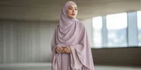 Cara Memadu Padankan Gamis dengan Kerudung untuk Tampil Anggun dan Modis