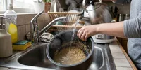 Cara Membersihkan Sisa Nasi Kering yang Menempel di Panci Rice Cooker, Ampuh Angkat Kerak