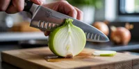 Cara Memotong Bawang Tanpa Menangis, Trik Ampuh agar Mata Bebas Perih
