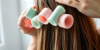 Cara Menggunakan Roll Rambut untuk Hasil Rambut Keriting yang Sempurna