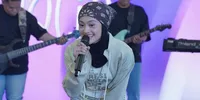 Debut Mini Album 'Harap Maklum, Lagi Kecintaan', Dinalia Buktikan Diri di Usia 18 Tahun