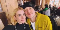 Emma Roberts Resmi Menikah dengan Cody John, Kisah Cinta Empat Tahun Berakhir Bahagia