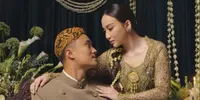 Ernando Ari Bagikan Foto Prewedding Mesra dengan Sang Kekasih, Banjir Ucapan Selamat
