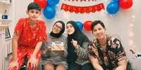 Fairuz A Rafiq & Sonny Septian Hadiahi Karyawan Tiket Konser BTS 2026