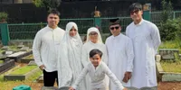 Fuji dan Keluarganya Ziarah ke Makam Bibi dan Vanessa Angel, Saling Menguatkan Satu Sama Lain