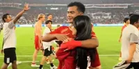 Inka Andestha Dampingi Arhan Saat Persija Kalahkan Persib di SUGBK