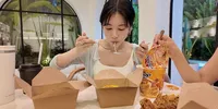 Intip Keseruan Ahn Hyo Seop & Jung So Min Nikmatin Mie Sedaap Cup, Mie Instan Cup Terenak di Indonesia!