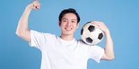 Jangan Cuma Mandi, Ini Rutinitas Grooming Pria Setelah Main Bola Biar Tetap Segar