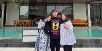 Jirayut Pamer Momen Bareng Ibu Kandung dan Ibu Tiri, Akur Banget