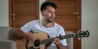 Josh Holmes Rilis 'Say Yes (Wedding Version)', Lebih Intimate & Lembut Dibanding Versi Aslinya