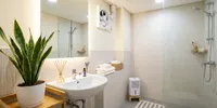 Kamar Mandi Tanpa Jendela Mudah Pengap? Coba 5 Cara Ini agar Lebih Segar