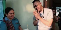 Kisah dr Gia Pratama Jadi Relawan di NTT, Dapat Kejutan Ulang Tahun