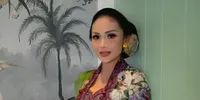 Kris Dayanti Jajal Jadi News Anchor, Tampil Penuh Wibawa